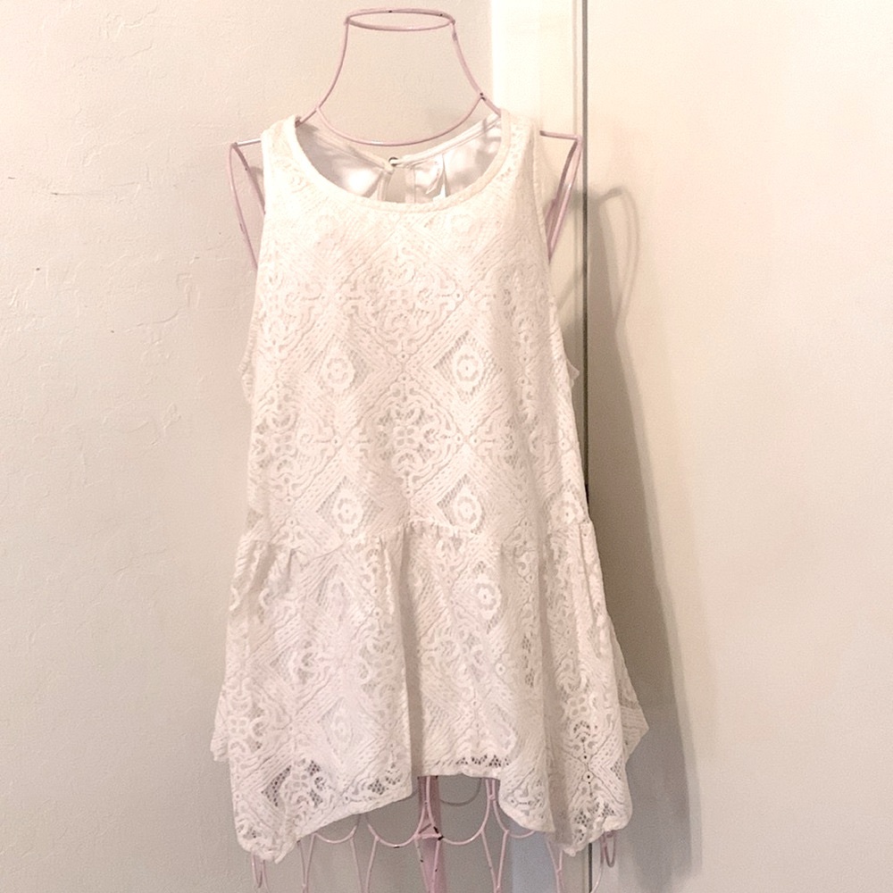 Like New Xhilaration Cream Lace Sleeveless Blouse- Large Fits Bust 37-38.5